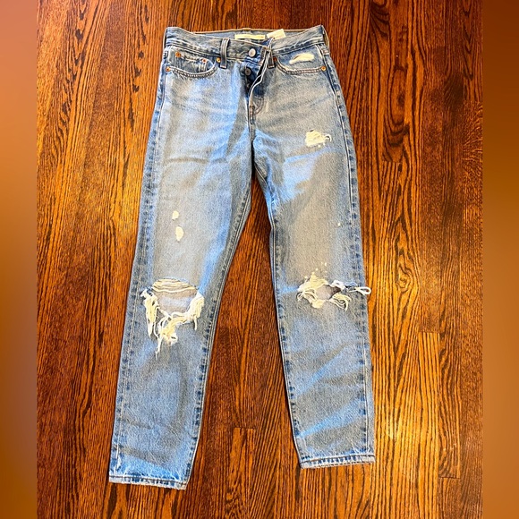 LEVI’S WEDGIE DISTRESSED STRAIGHT FIT JEANS - Picture 2 of 13